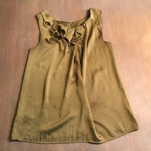 Ann Taylor Loft olive green top with back zip. S